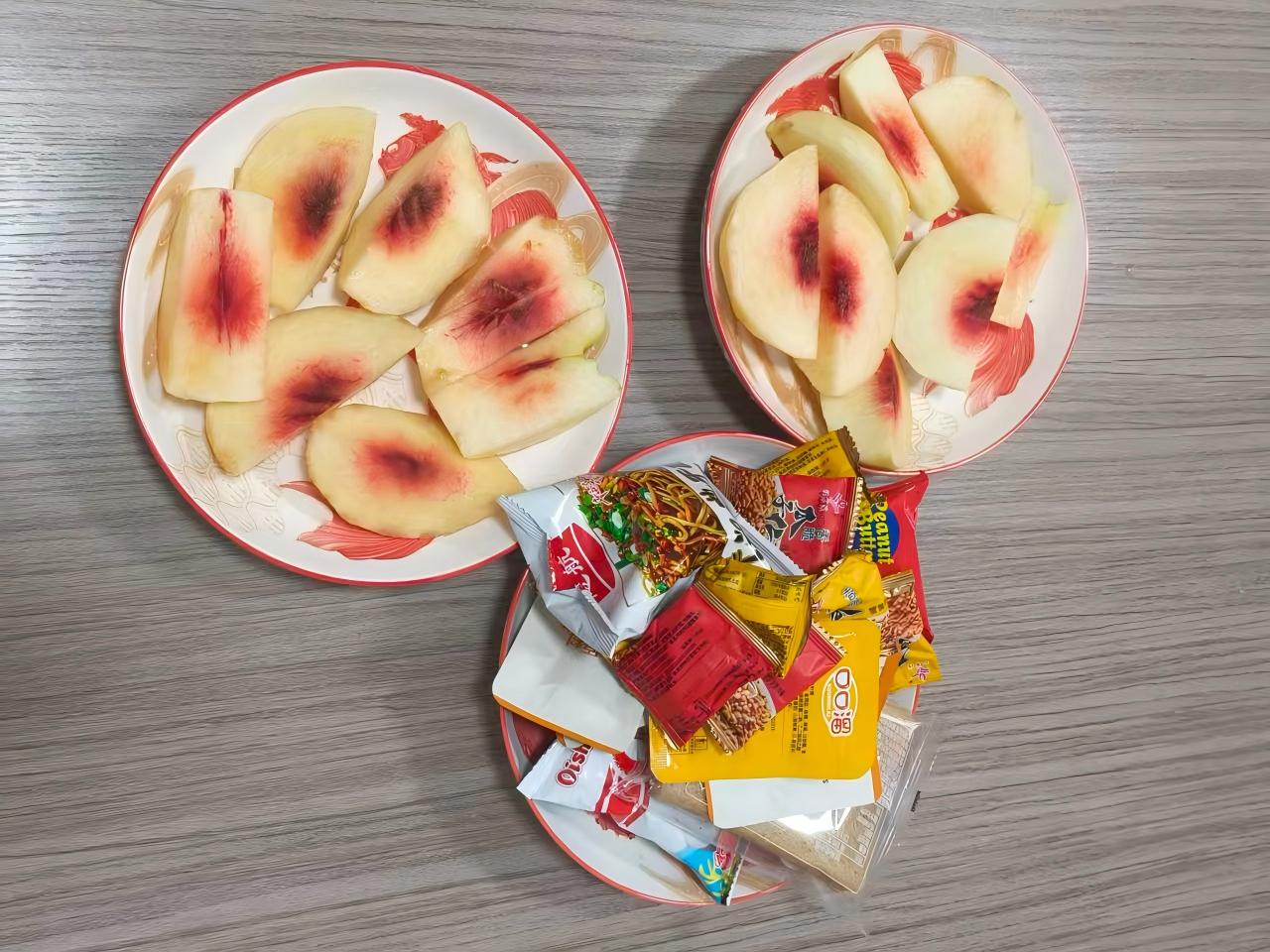 पिचहरू र स्नैक्सले zmerigia को दिउँसो संचालित