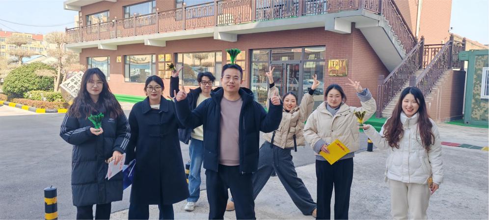 Zemeijia Lively Shuttlecock किकिङ गतिविधि।